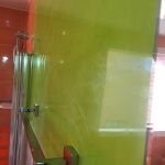 Reflejos sobre estuco veneciano verde paredes wc (14)