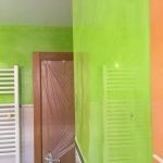 Reflejos sobre estuco veneciano verde paredes wc (16)