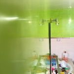 Reflejos sobre estuco veneciano verde paredes wc