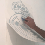 Instalando Vinilo Escudo Real Madrid