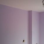 1 mano de plastico sideral color malva en paredes (1)