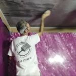 Aplicando cera a estuco gris