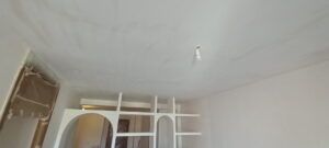 3 mano de masilla macyplast en techos (5)